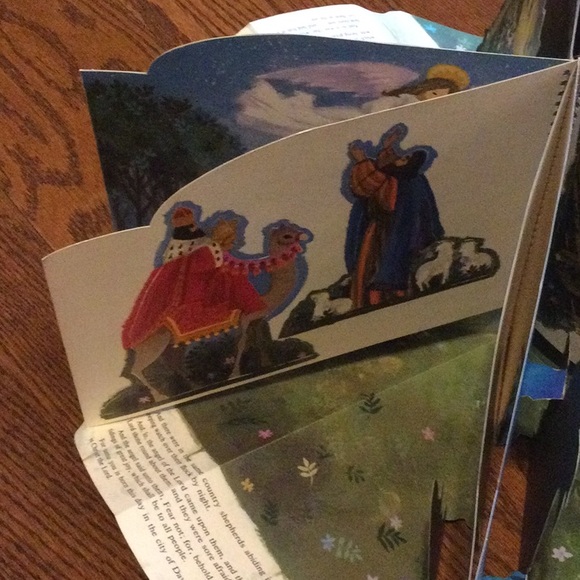 Bundle of 3 vintage Hallmark pop up books. - Picture 15 of 16